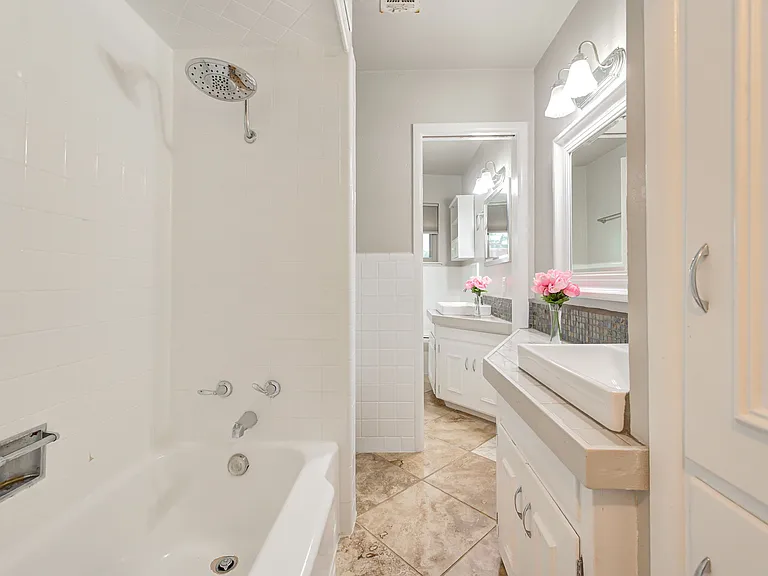 4616 N Harvey Pkwy — Photo 22