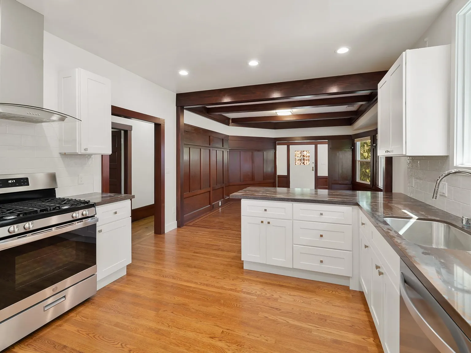 2 bed, 1206 sqft, $4,995 — Photo 4