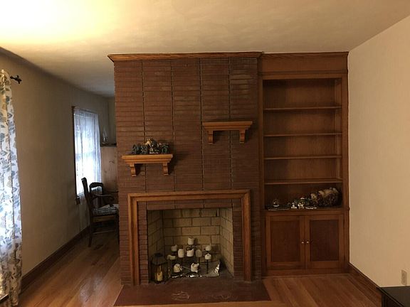 5th image of 831 Hugh Ave