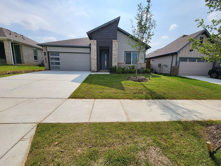 2309 Ruff Rd — Photo 3
