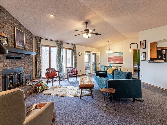2nd image of 28 Elizabeth Dr