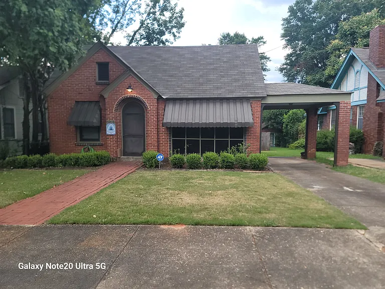 1928 Winona Ave — Photo 1