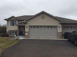 28315 Lakelawn Dr, Lindstrom, MN 55045