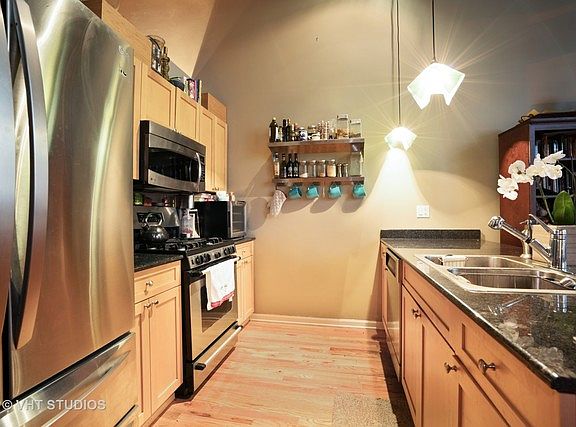 5th image of 525 W Superior St APT 133