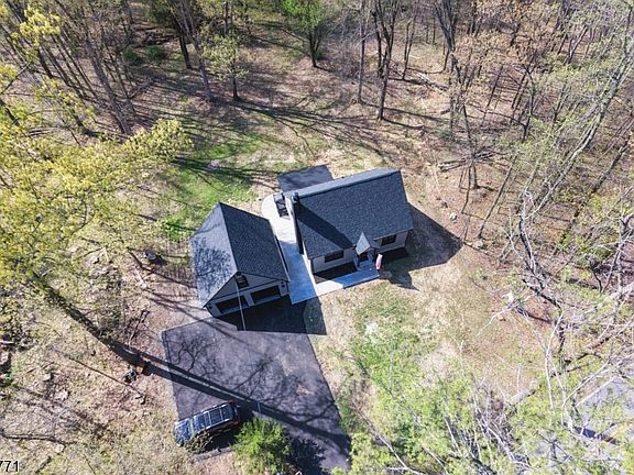 4th image of 347 Zion Rd