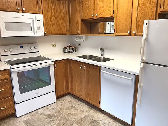5th image of 605 Barrington Ave #21