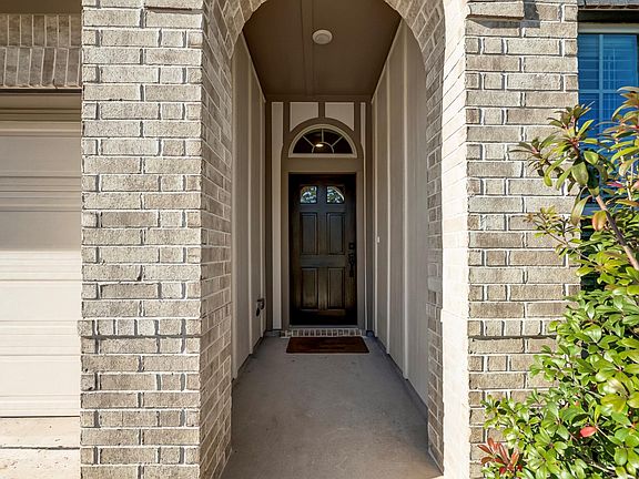 3rd image of 119 Winged Elm Ct