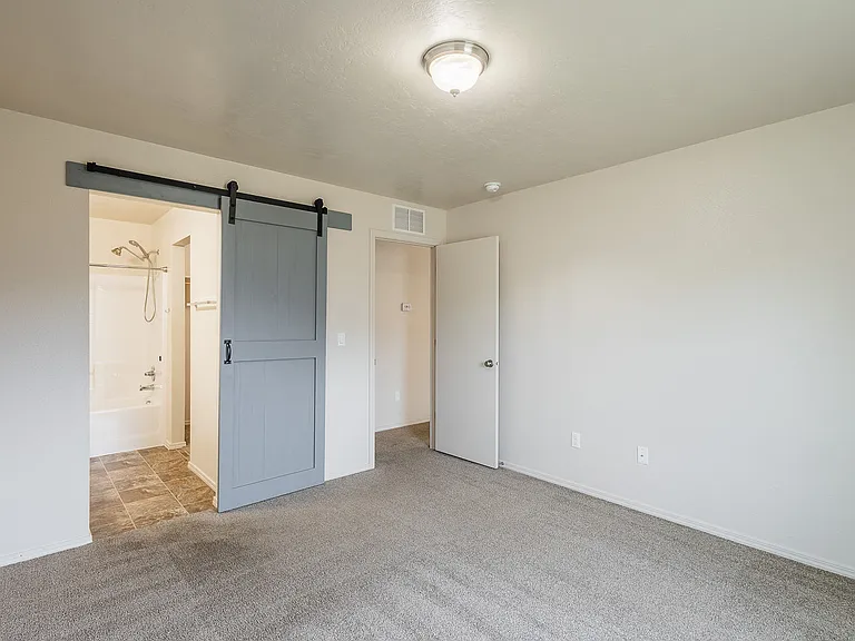 143 E Rose Lake Dr — Photo 21
