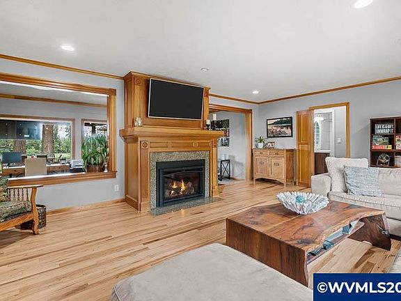 3rd image of 4235 Shoreline Dr N