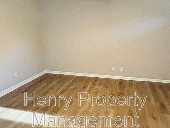 3rd image of 1122 Drew St