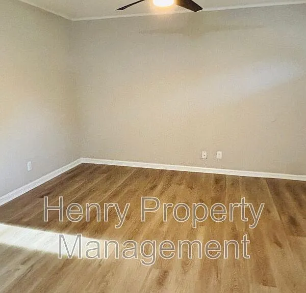 1122 Drew St — Photo 3