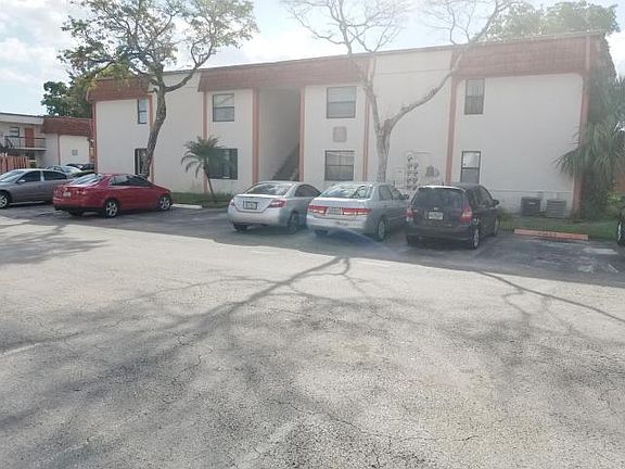 3rd image of 871 NE 207th Ter
