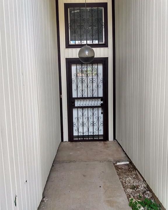 1st image of 15862 Alger Dr