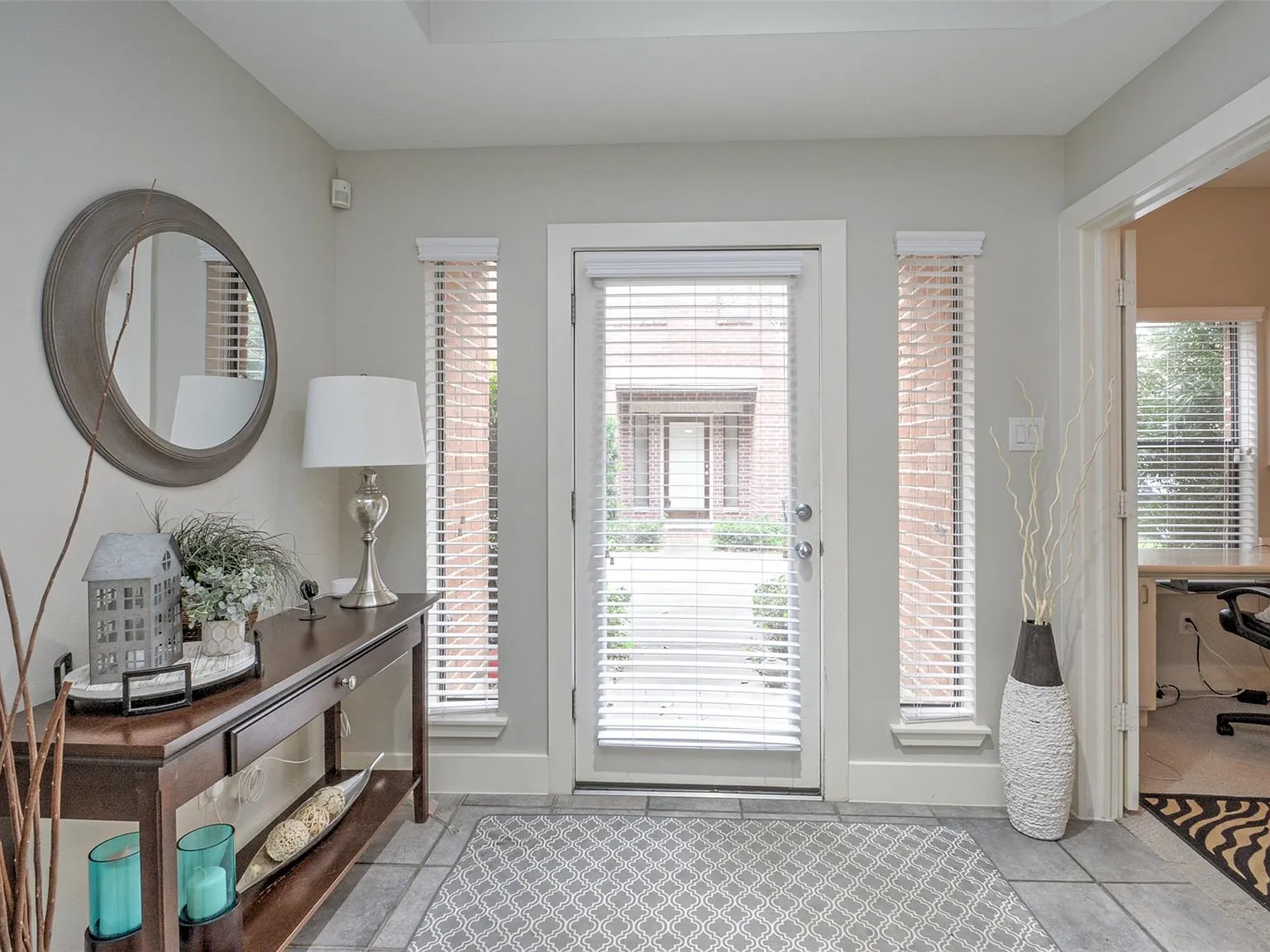 3 bed, 2.5 bath, 2260 sqft, $2,900 — Photo 4
