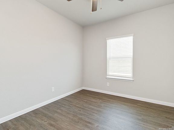 5th image of 307-309 Caleb Ct