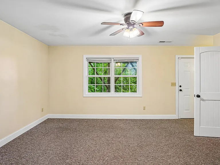 166 Mount Royal Dr — Photo 15