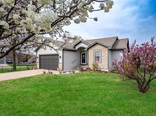704 Hidden Meadows Ct, Paola, KS 66071