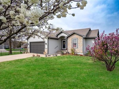 704 Hidden Meadows Ct, Paola, KS, 66071