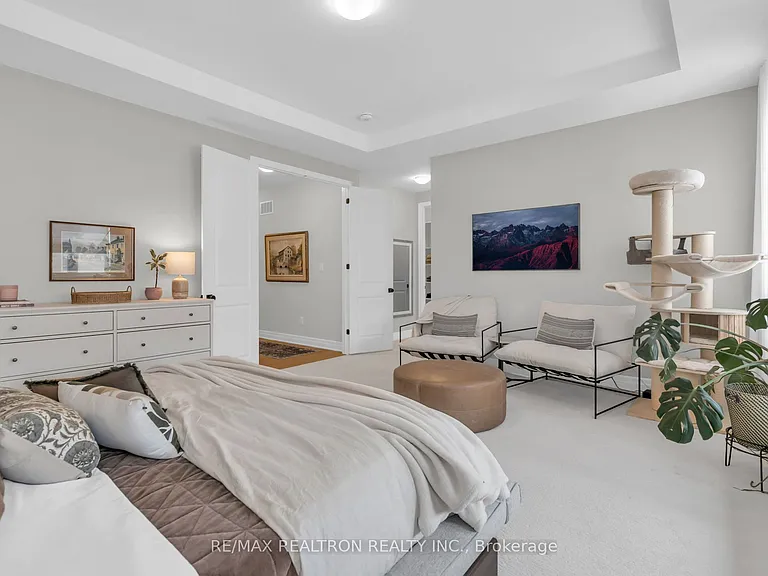 669 Newlove St — Photo 29