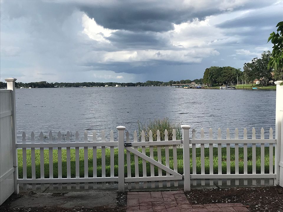 Gorgeous lakefront 