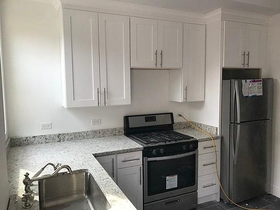 5th image of 4560 N Lincoln Ave