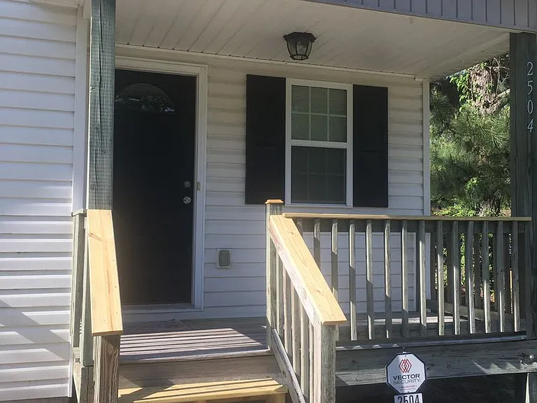 2504 McKinley Ave — Photo 4