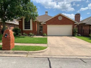 1944 Pine Ridge Dr, Bedford, TX 76021