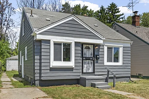 16039 Fairmount Dr Photo 1