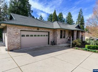 48482 E Meadow Way, Oakridge, OR 97463