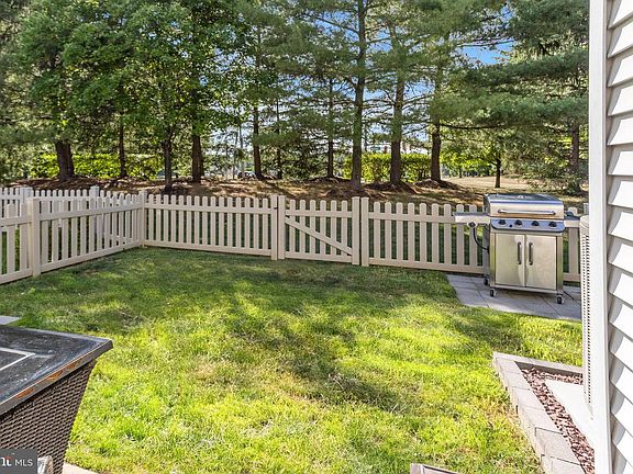 2nd image of 82 Beacon Pl