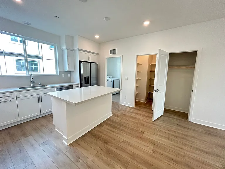 11753 Florence Ave — Photo 7