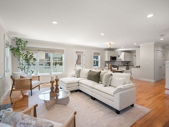 2nd image of 17 Vernon St Unit 17