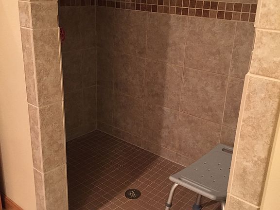 Master walkin shower