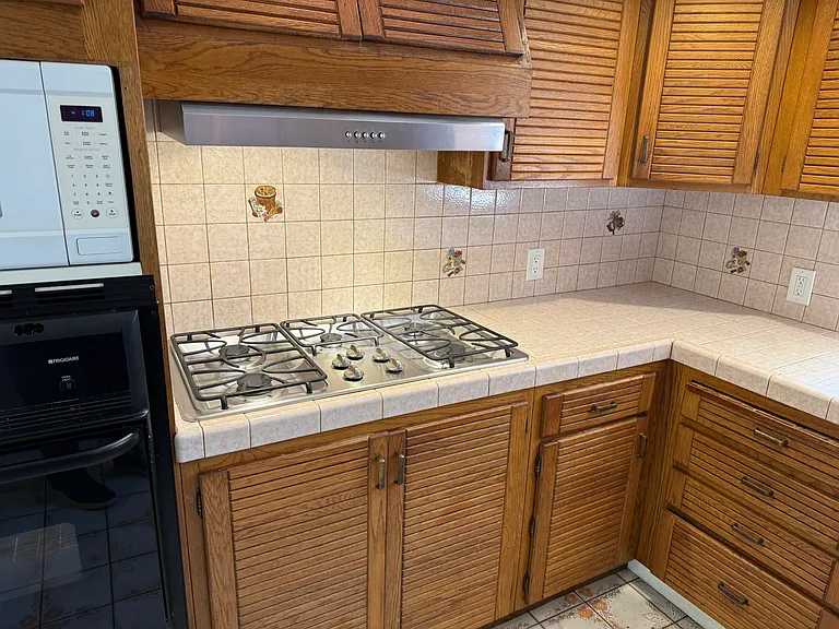 1307 Mackay Ln — Photo 21