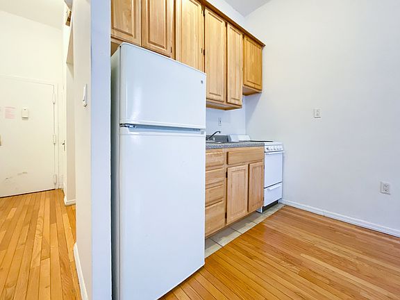4th image of 52 Saint Marks Pl APT 2A