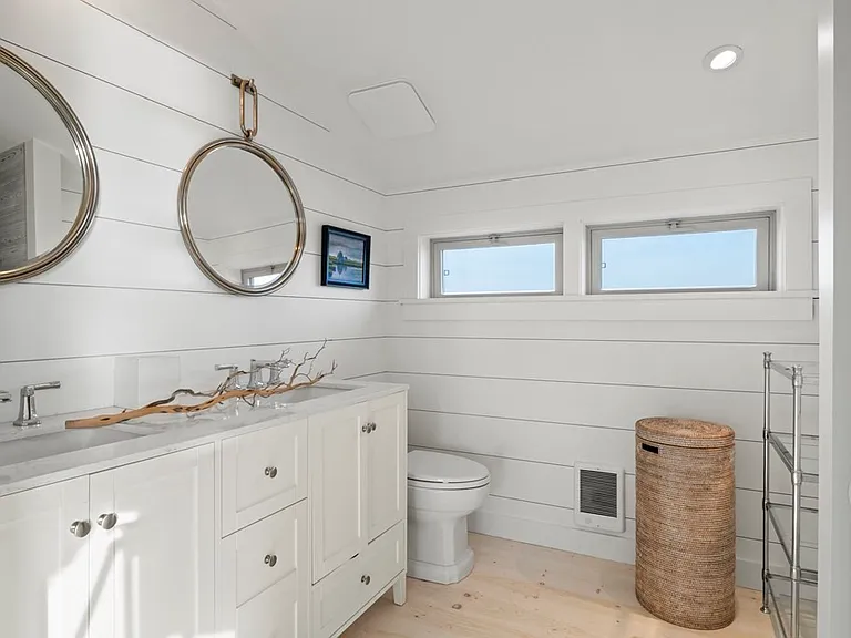 8 Maine Ave — Photo 11