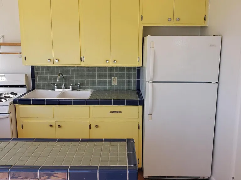 900 W Yandell Dr — Photo 13