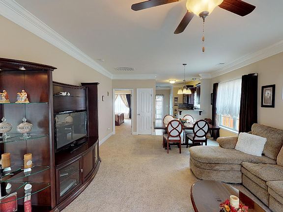 5th image of 749 Westcott Ln