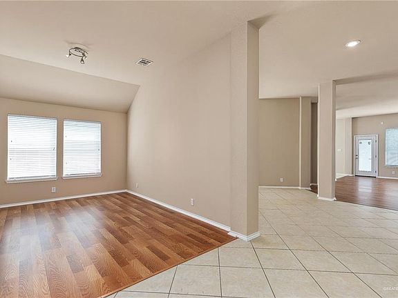 3rd image of 4404 Santa Fabiola St