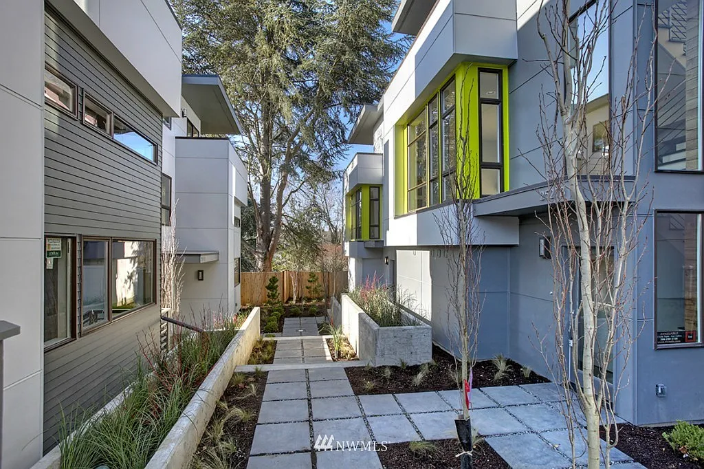 2527 30 Avenue S #B photo 1