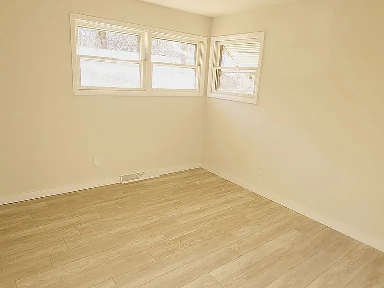 405 Seminole Dr — Photo 4