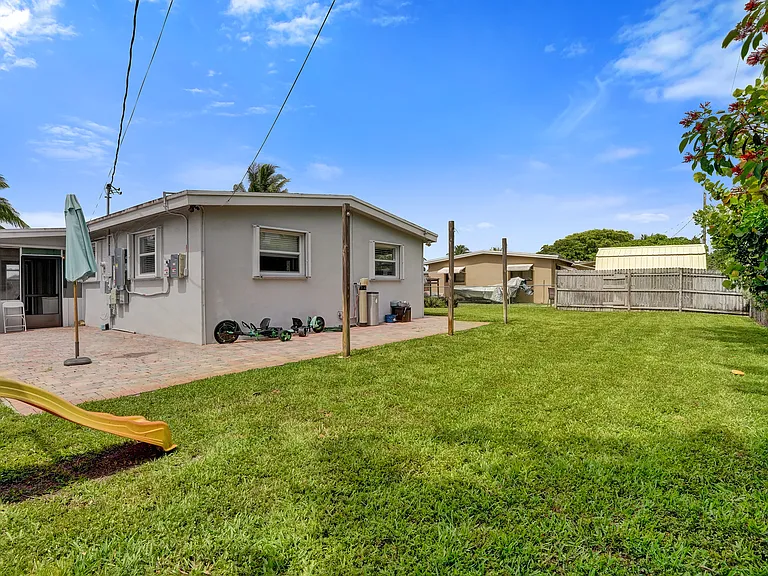 6601 SW 5th St — Photo 17