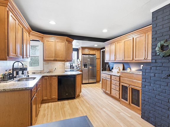 2nd image of 15 Elm Ln