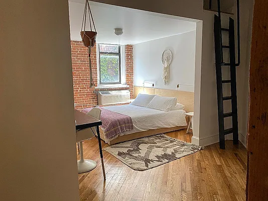 Rented by Dream Space Realty | media 18