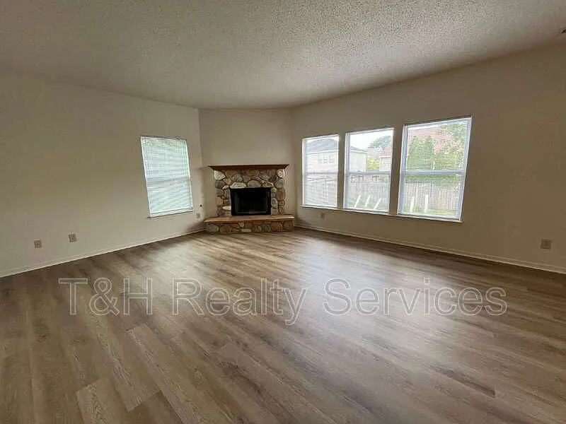 3 bed, 2.5 bath, 2968 sqft, $2,250 — Photo 3