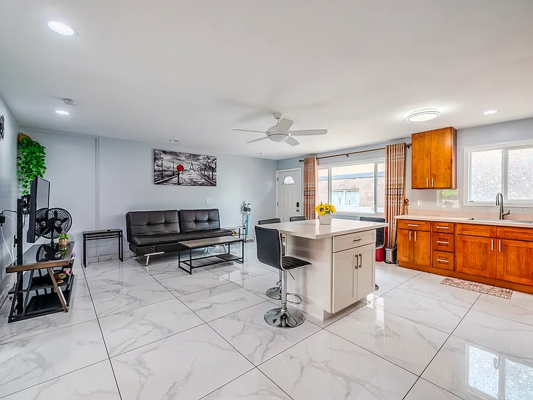 2189 Wilson St — Photo 6