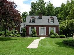 Charming expanded cape filled with potential.