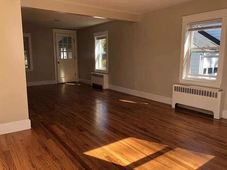 121 Wellington Rd — Photo 3