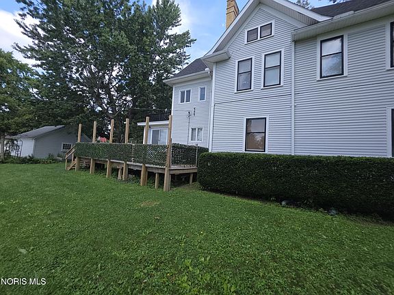 4th image of 841 E 3rd St