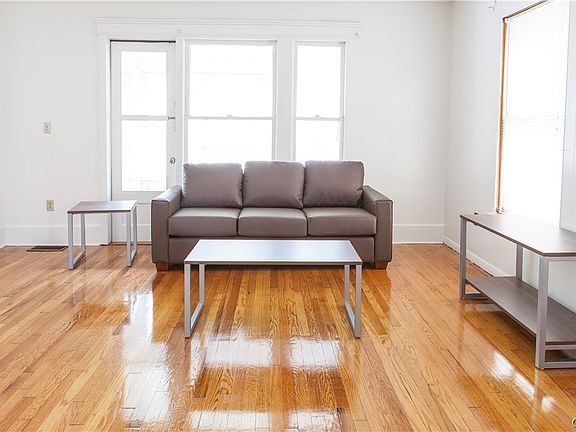 4th image of 560 Clarendon St #64
